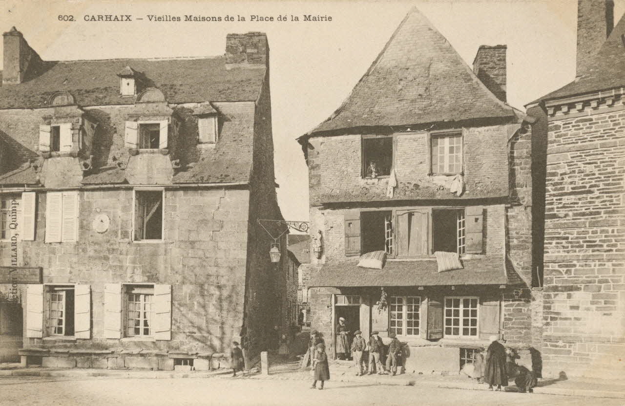 carte postale VIEILLES MAISONS PLACE DE MAIRIE Finistère 1903-1920 018708 Photo