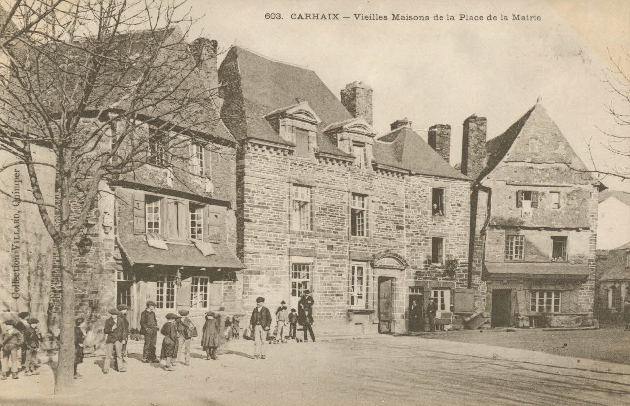 carte postale VIEILLES MAISONS PLACE DE MAIRIE Finistère 1903-1920 018709 Photo
