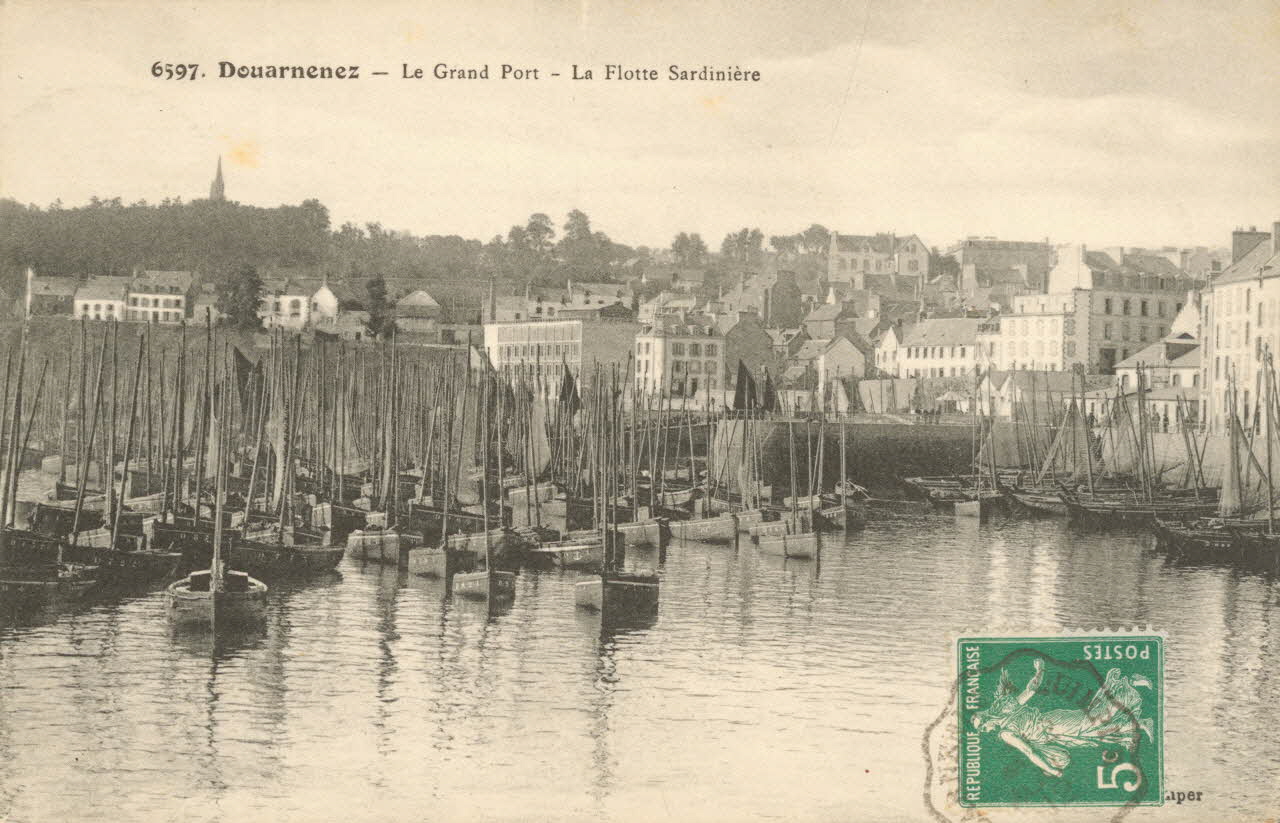 carte postale LE GRAND PORT, FLOTTE SARDINIERE Finistère 1912 018735 Photo