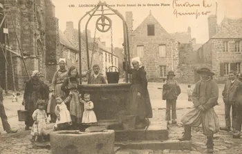 carte postale VIEUX PUITS BANAL, GRANDE PLACE Finistère 1903 018762 Photo