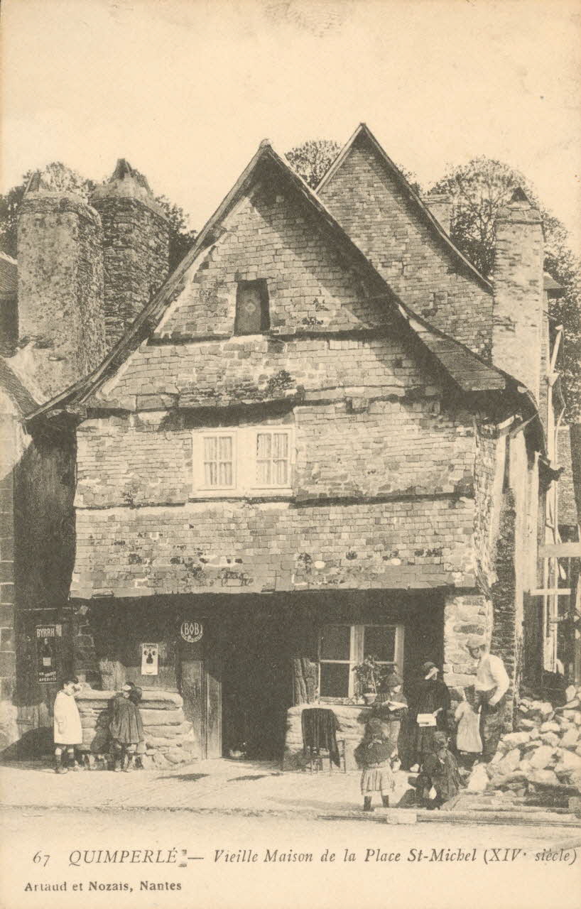 carte postale VIEILLE MAISON, PLACE SAINT-MICHEL, 14E Finistère 1919 018872 Photo