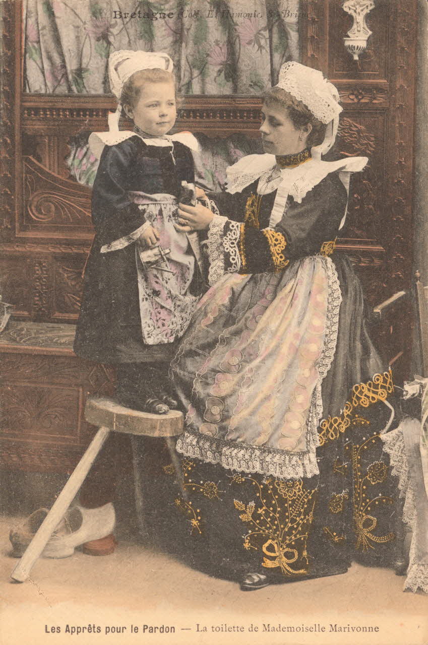 carte postale LA TOILETTE DE MELLE MARIVONNE 1903-1920 018938 Photo