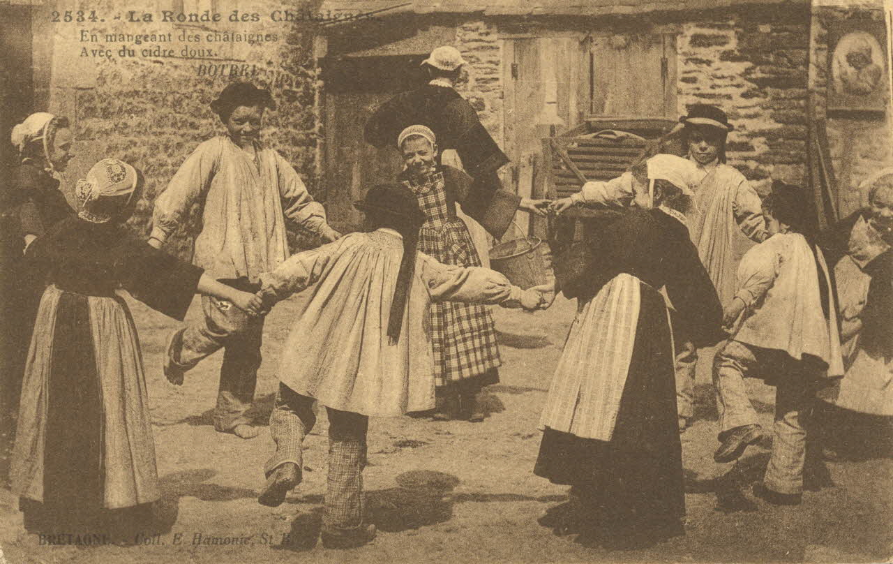 carte postale LA RONDE DES CHATAIGNES 1903-1920 018947 Photo