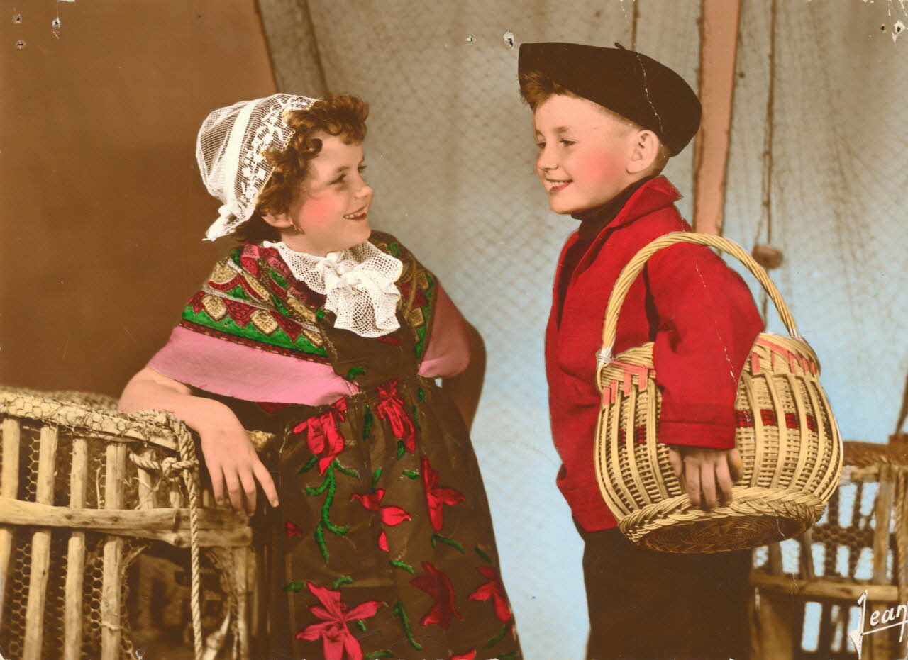 carte postale COIFFES ET COSTUMES 1950 018982 Photo