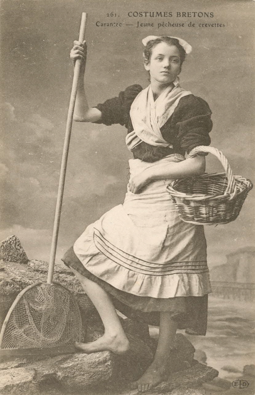 carte postale JEUNE PECHEUSE DE CREVETTES Finistère 1903-1920 019044 Photo