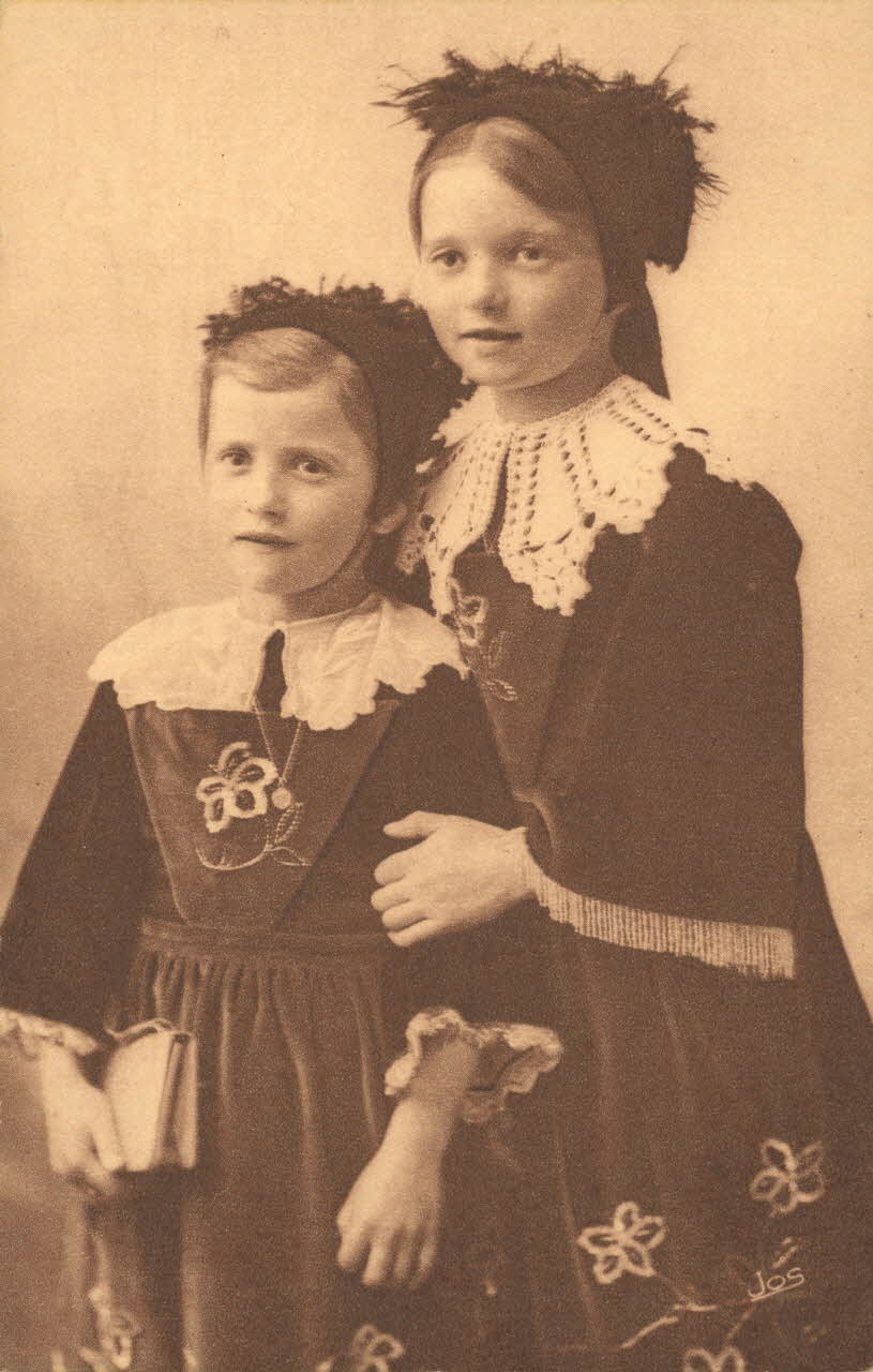 carte postale COSTUMES DE FILLETTES Finistère 1903-1920 019062 Photo