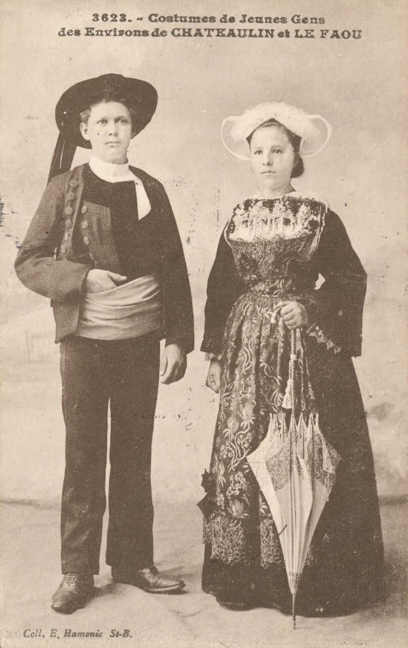 carte postale COSTUMES DE JEUNES GENS Finistère 1903-1920 019063 Photo