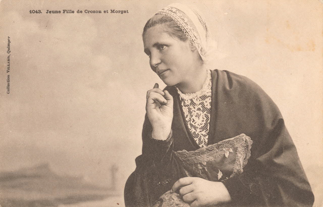 carte postale JEUNE FILLE DE CROZON Finistère 1903-1920 019157 Photo