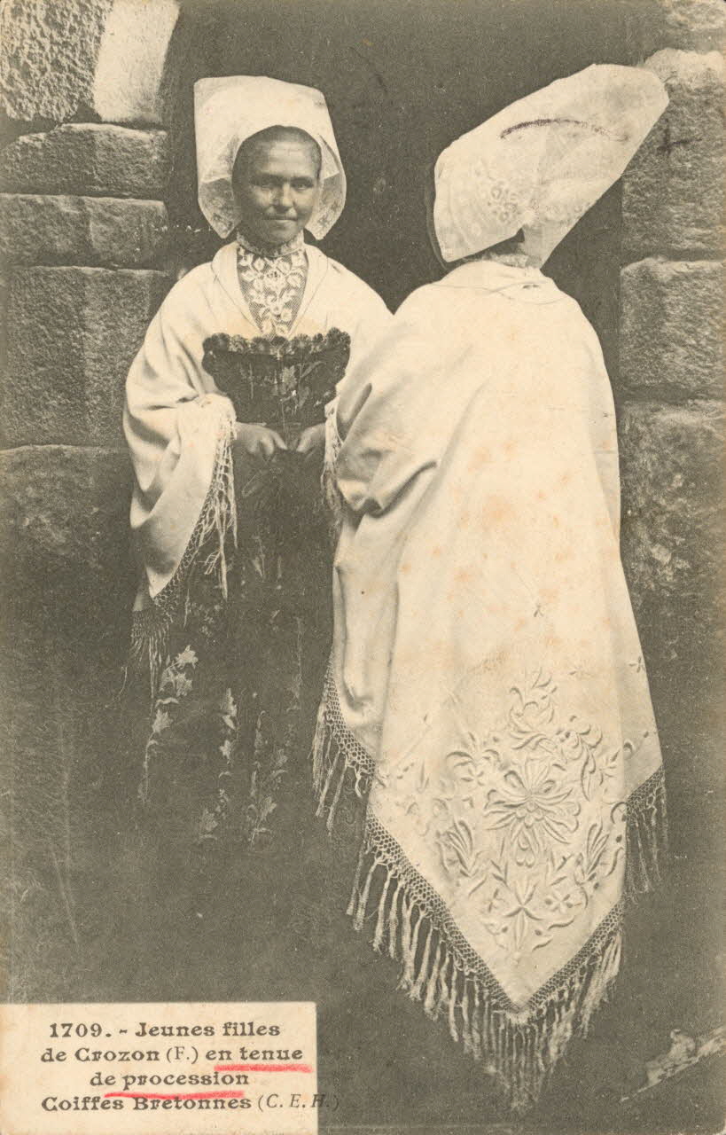 carte postale JEUNE FILLE EN TENUE DE PROCESSION Finistère 1903-1920 019161 Photo