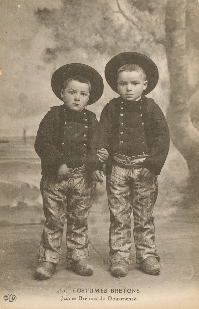 carte postale JEUNES BRETONS Finistère 1903-1920 019211 Photo