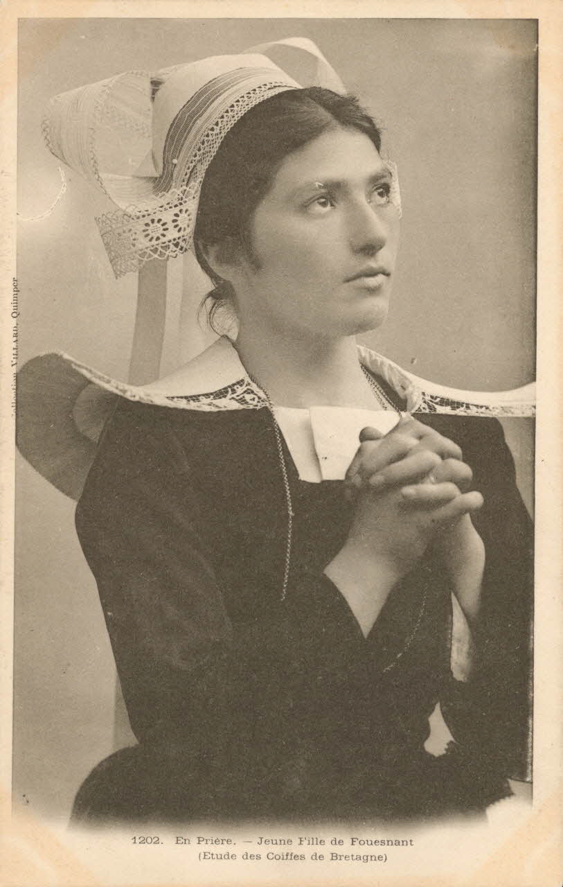 carte postale JEUNE FILLE EN PRIERE Finistère 1903 019255 Photo