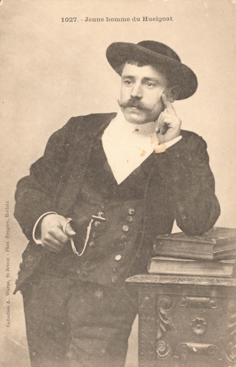 carte postale JEUNE HOMME DU HUELGOAT Finistère 1903 019280 Photo