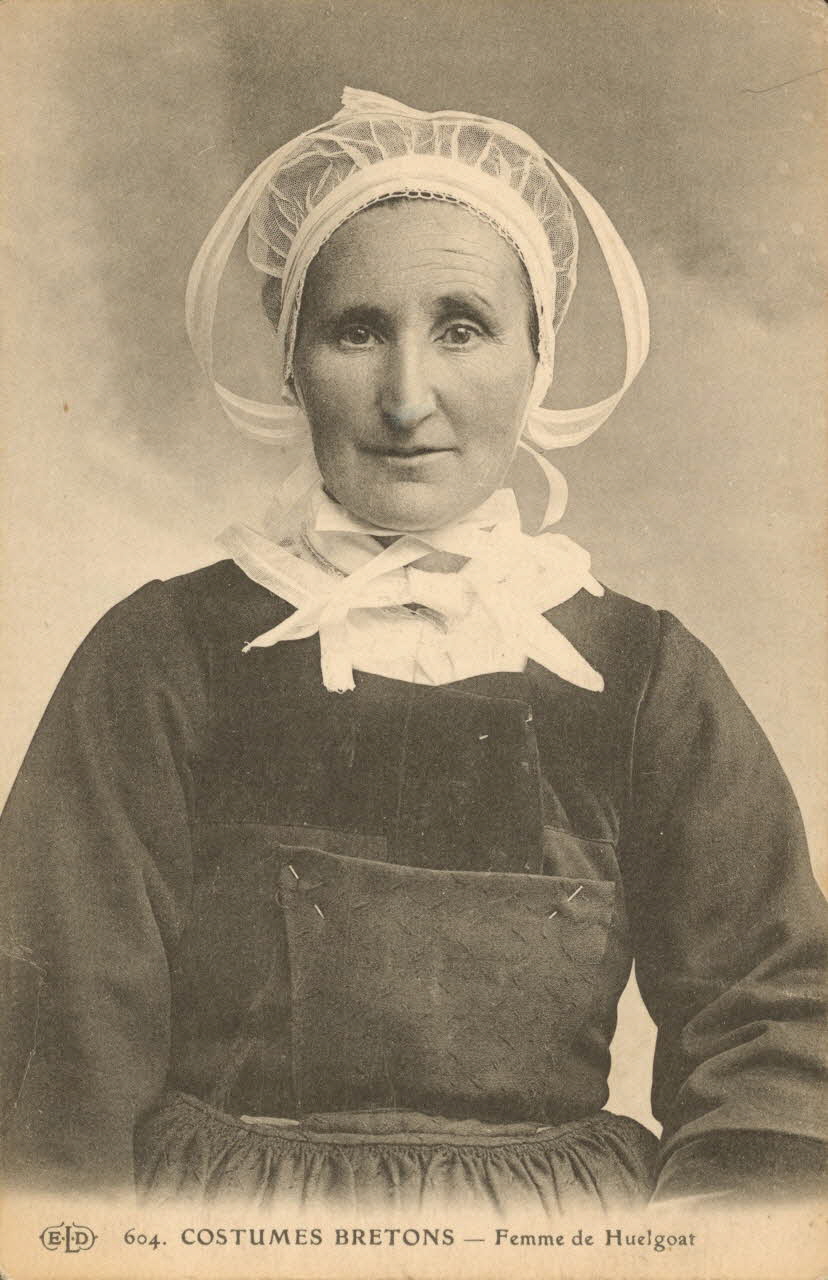 carte postale FEMME DE HUELGOAT Finistère 1903-1920 019284 Photo