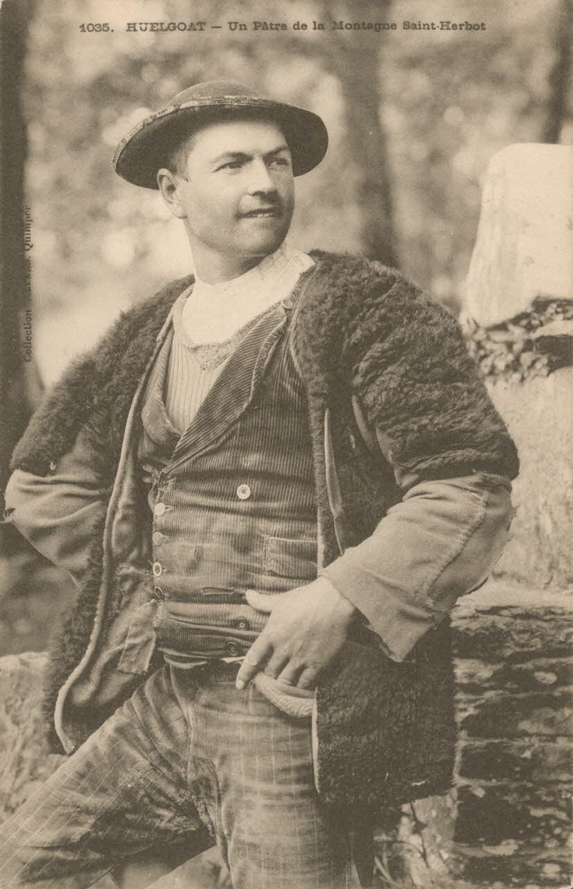 carte postale UN PATRE DE LA MONTAGNE SAINT-HERBOT Finistère 1903 019287 Photo