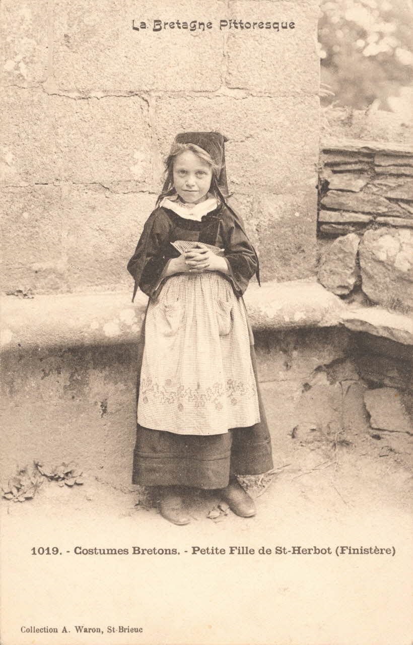 carte postale PETITE FILLE DE SAINT HERBOT Finistère 1903 019290 Photo