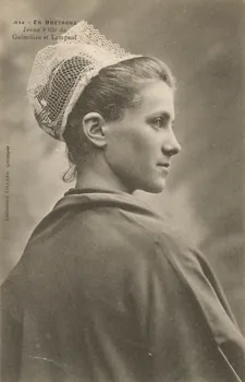 carte postale JEUNE FILLE Finistère 1903-1920 019336 Photo