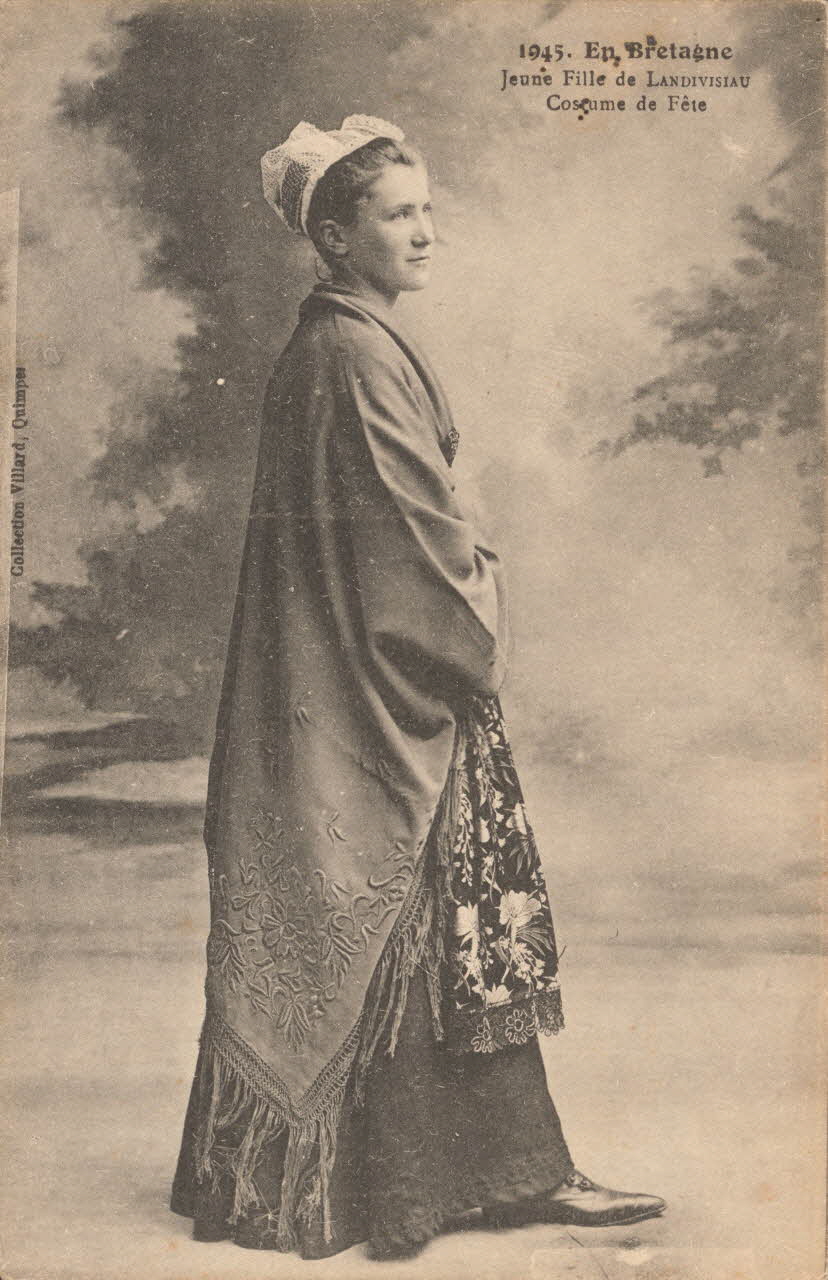 carte postale JEUNE FILLE EN COSTUME DE FETE Finistère 1903-1920 019343 Photo