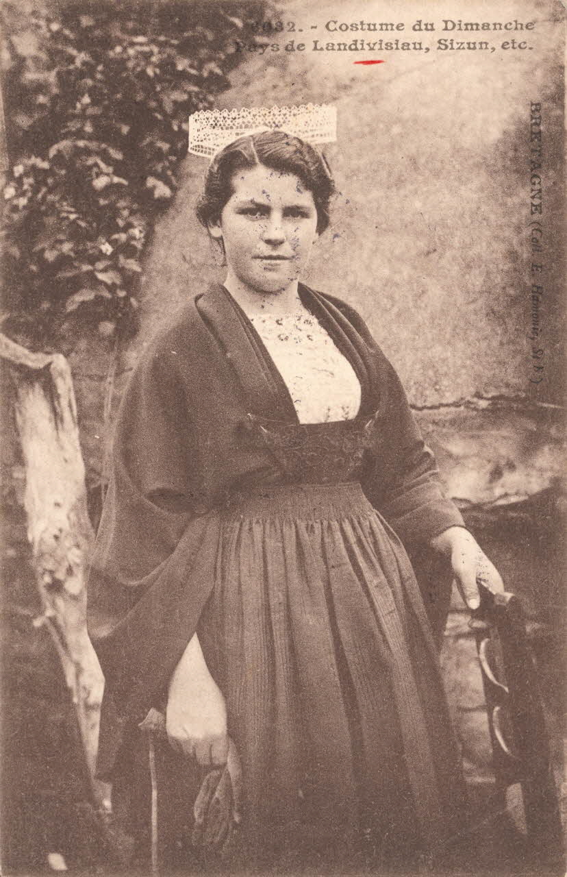 carte postale COSTUME DU DIMANCHE Finistère 1903-1920 019344 Photo