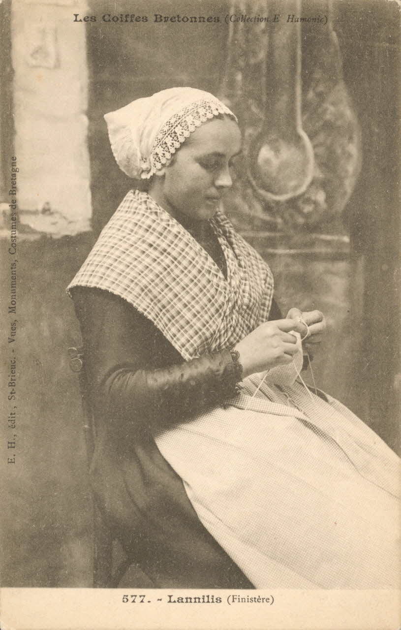 carte postale LES COIFFES BRETONNES Finistère 1903 019349 Photo