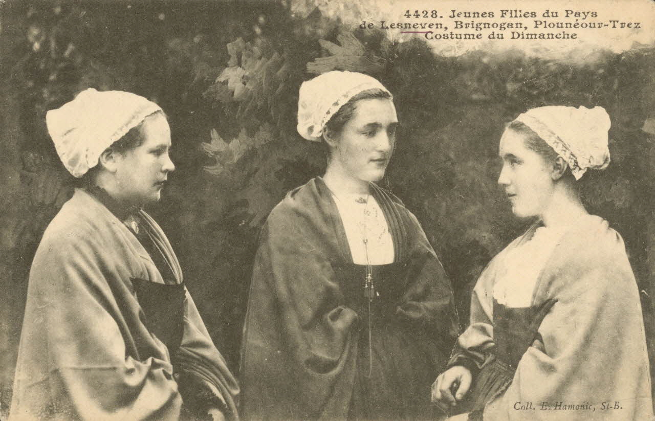 carte postale JEUNES FILLES DU PAYS Finistère 1903-1920 019350 Photo
