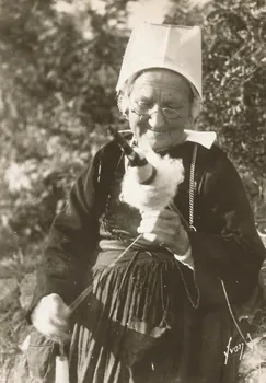 carte postale VIEILLE COIFFE ET COSTUME Finistère 1950 019364 Photo