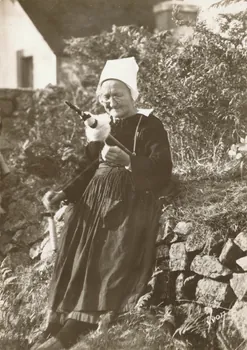 carte postale VIEILLE COIFFE ET COSTUME Finistère 1950 019367 Photo