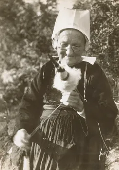 carte postale VIEILLE COIFFE ET COSTUME Finistère 1950 019368 Photo