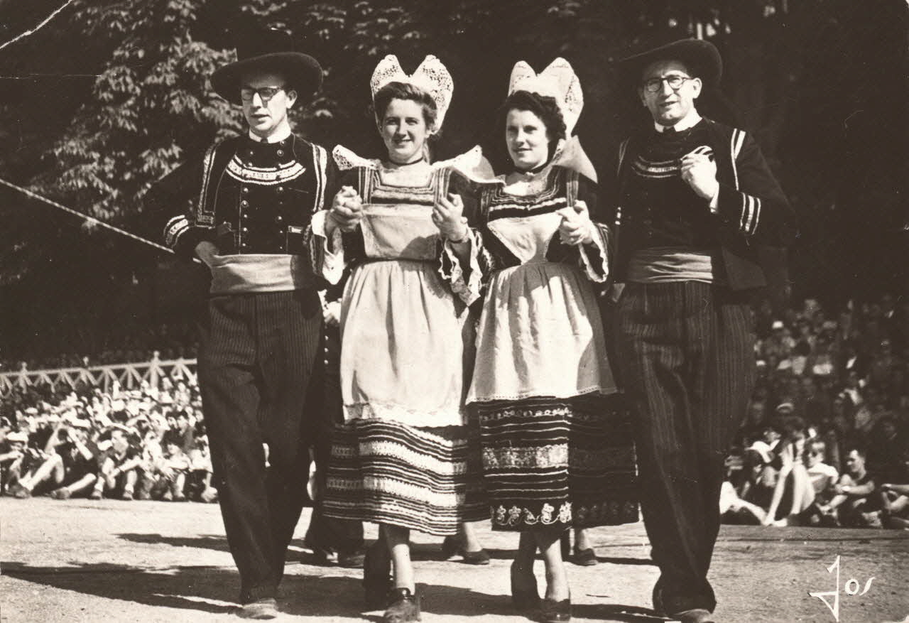 carte postale GAVOTTE BRETONNE Finistère 1950 019404 Photo