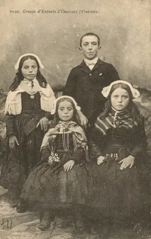 carte postale GROUPE D'ENFANTS D'OUESSANT Finistère 1903-1920 019411 Photo
