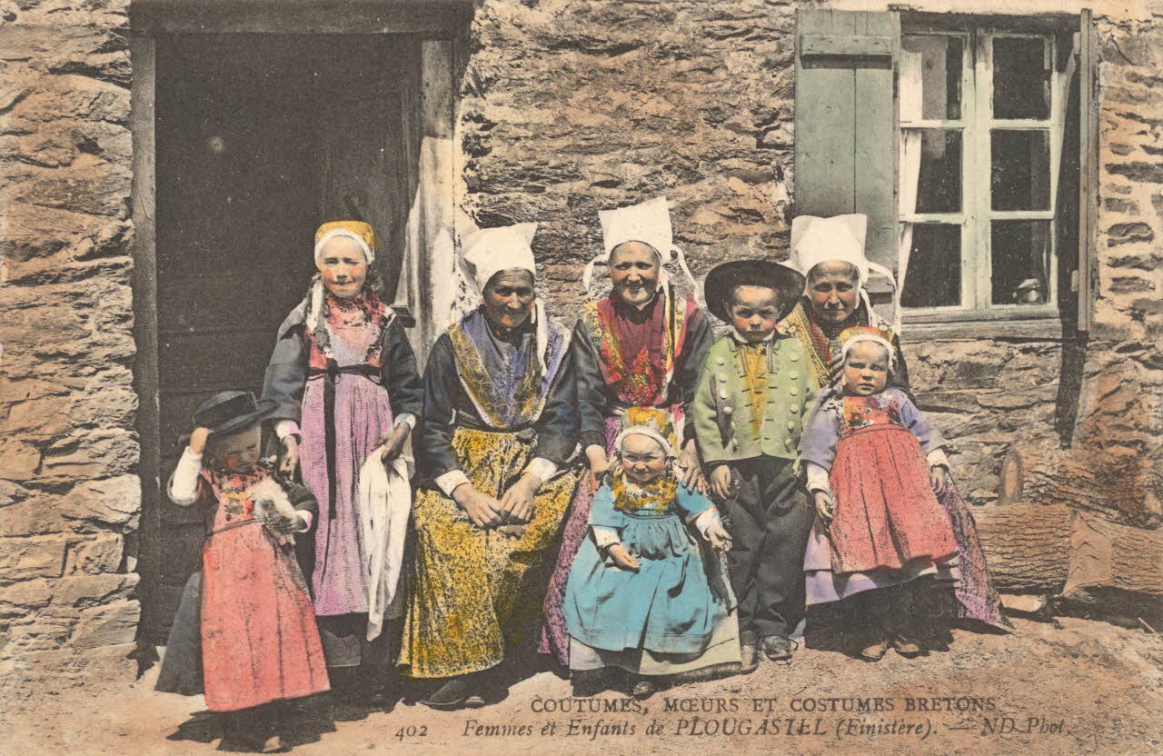 carte postale FEMMES ET ENFANTS DE PLOUGASTEL Finistère 1903-1920 019469 Photo
