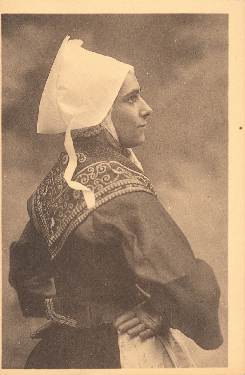 carte postale JEUNE FILLE DE PLOUGASTEL-DAOULAS Finistère 1903-1920 019470 Photo