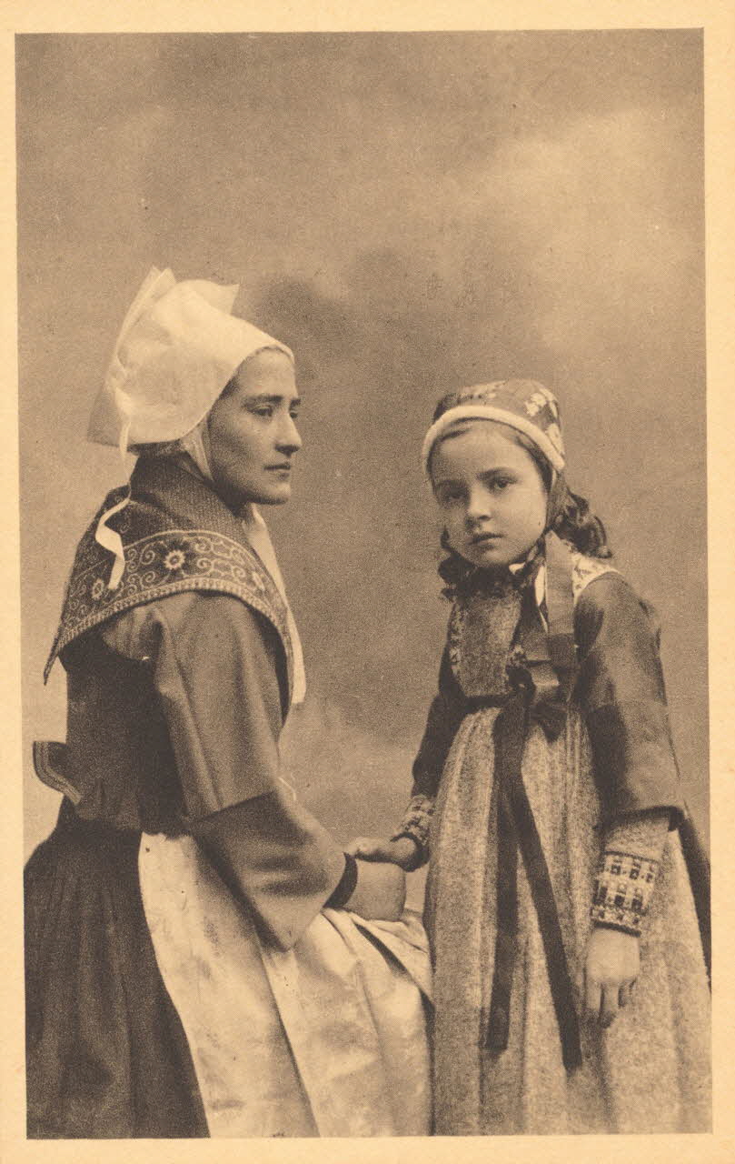 carte postale FILLETTE ET FEMME DE PLOUGASTEL Finistère 1903-1920 019513 Photo