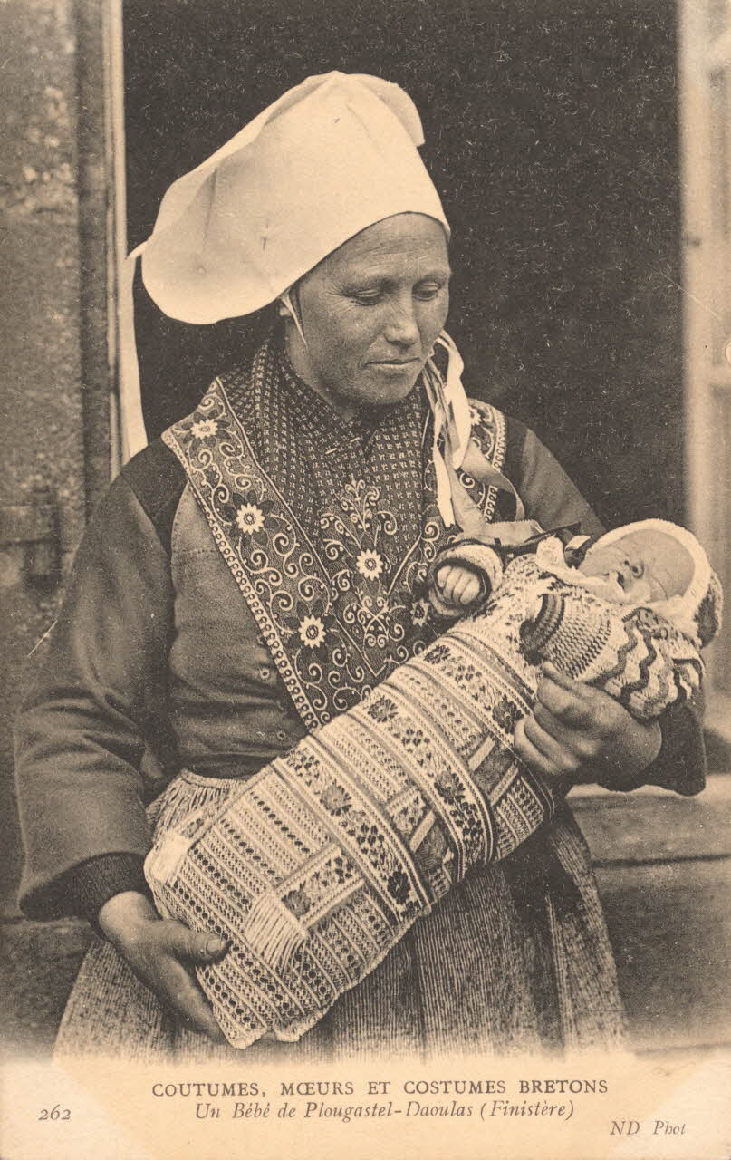 carte postale UN BEBE DE PLOUGASTEL-DAOULAS Finistère 1903-1920 019532 Photo
