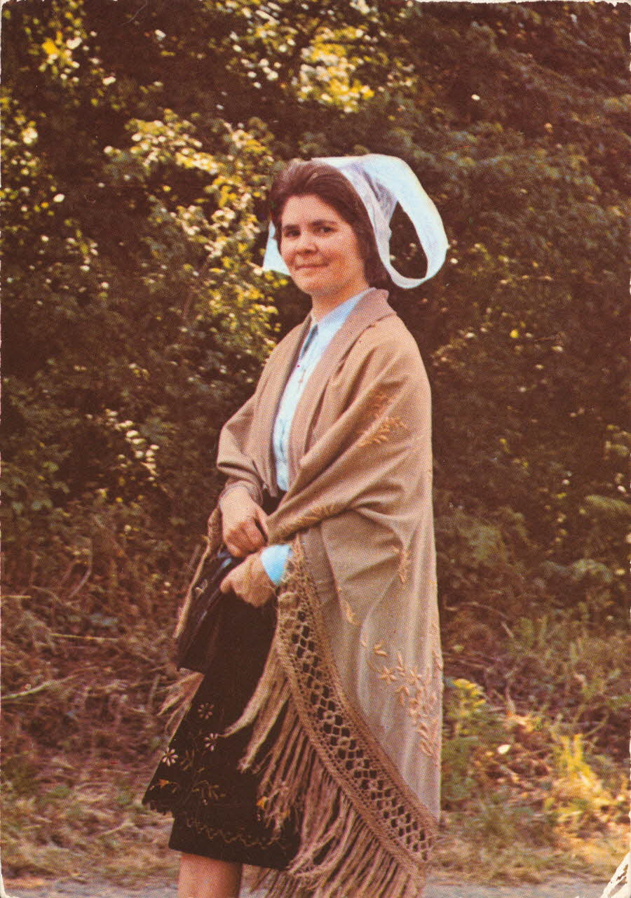 carte postale FEMME EN COSTUME DU TREGOR Finistère 1950 019847 Photo