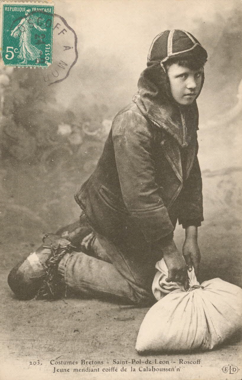 carte postale JEUNE MENDIANT A LA CALABOUSSEN'N Finistère 1918 019853 Photo