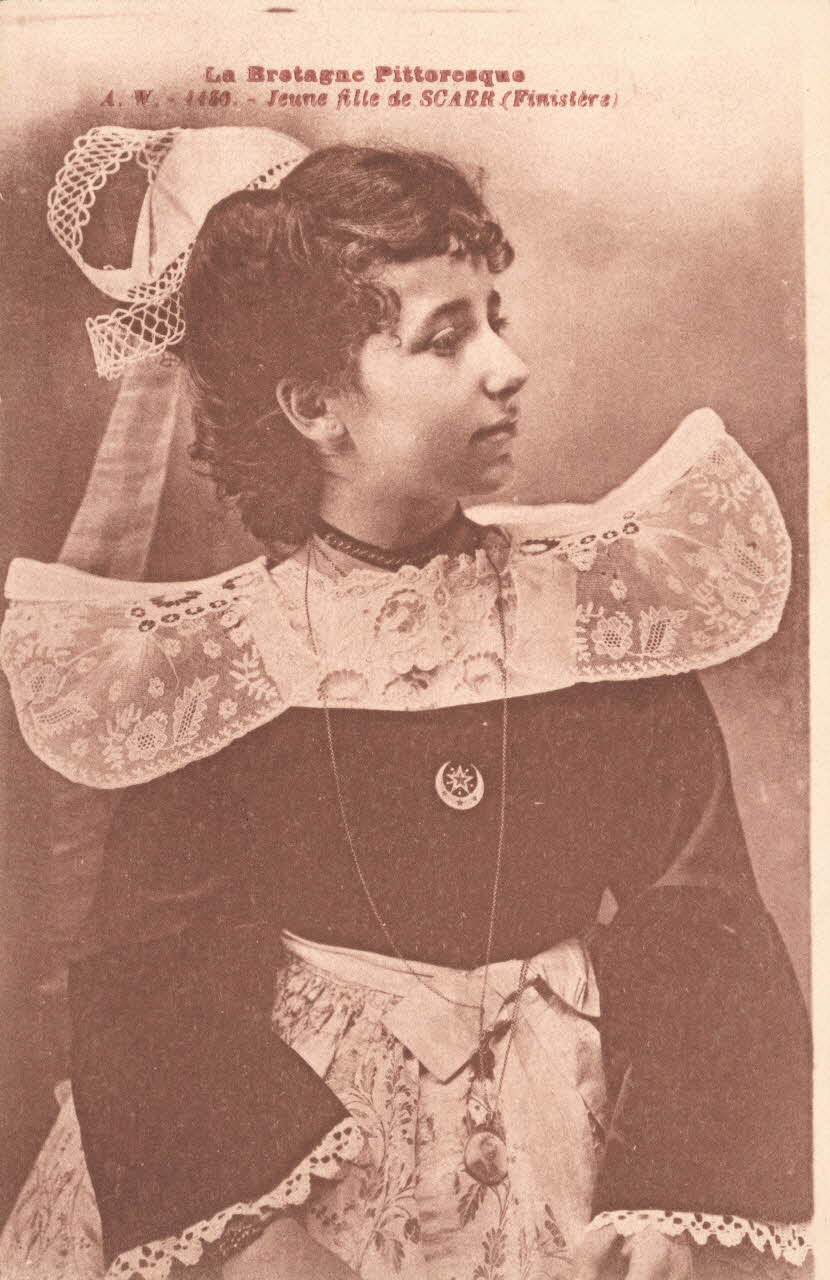 carte postale JEUNE FILLE DE SCAER Finistère 1903-1920 019902 Photo