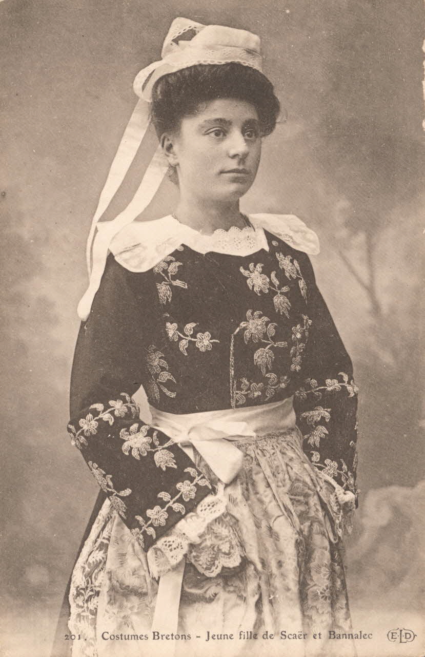carte postale JEUNE FILLE DE SCAER Finistère 1903-1920 019903 Photo