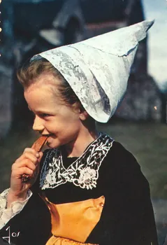 carte postale FILLETTE EN COSTUME Finistère 1950 019919 Photo
