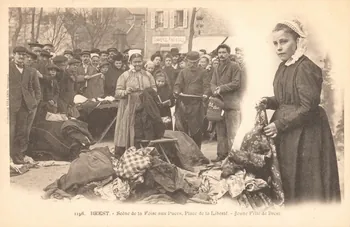 carte postale FOIRE AUX PUCES JEUNE FILLE Finistère 1903 019934 Photo