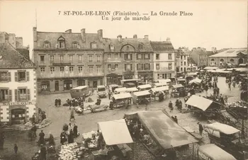 carte postale LA GRANDE PLACE UN JOUR DE MARCHE Finistère 1903-1920 019992  Photo