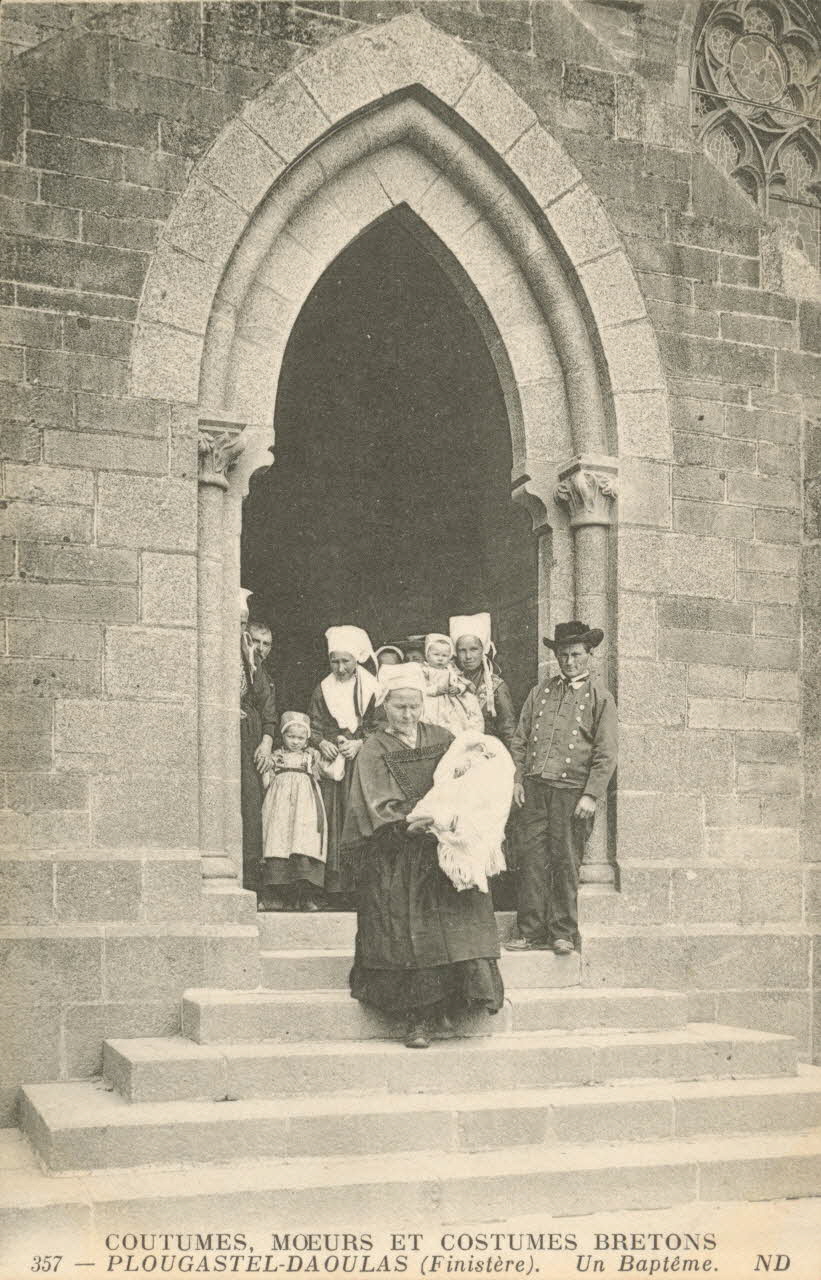 carte postale UN BAPTEME Finistère 1903-1920 020032 Photo