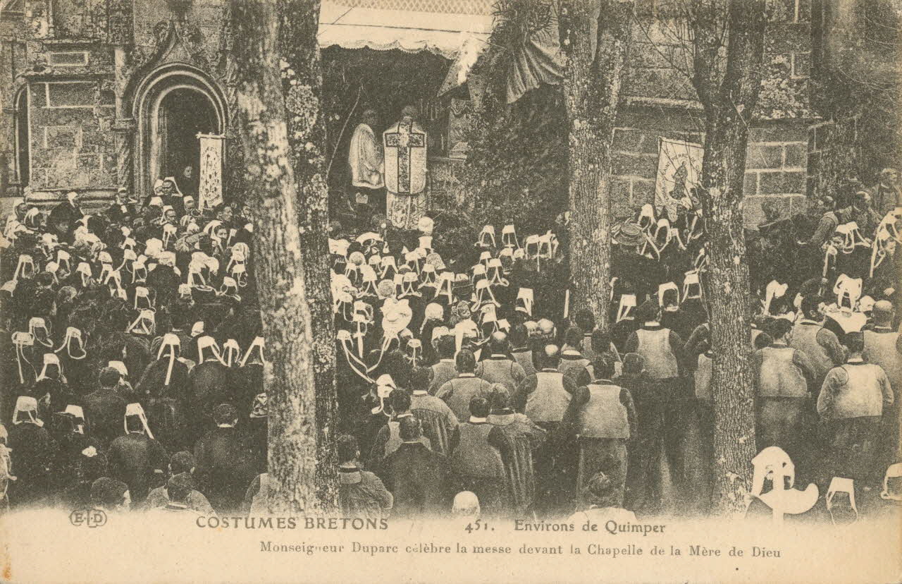 carte postale MSG DUPARC CELEBRE LA MESSE Finistère 1933 020046 Photo