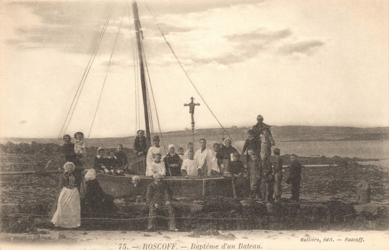 carte postale BAPTEME D'UN BATEAU Finistère 1903-1920 020053 Photo