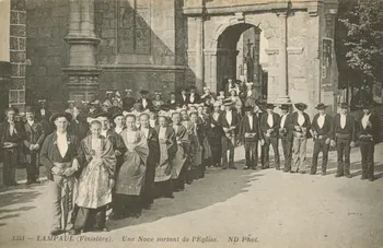 carte postale NOCE SORTANT DE L'EGLISE Finistère 1903-1920 020103 Photo