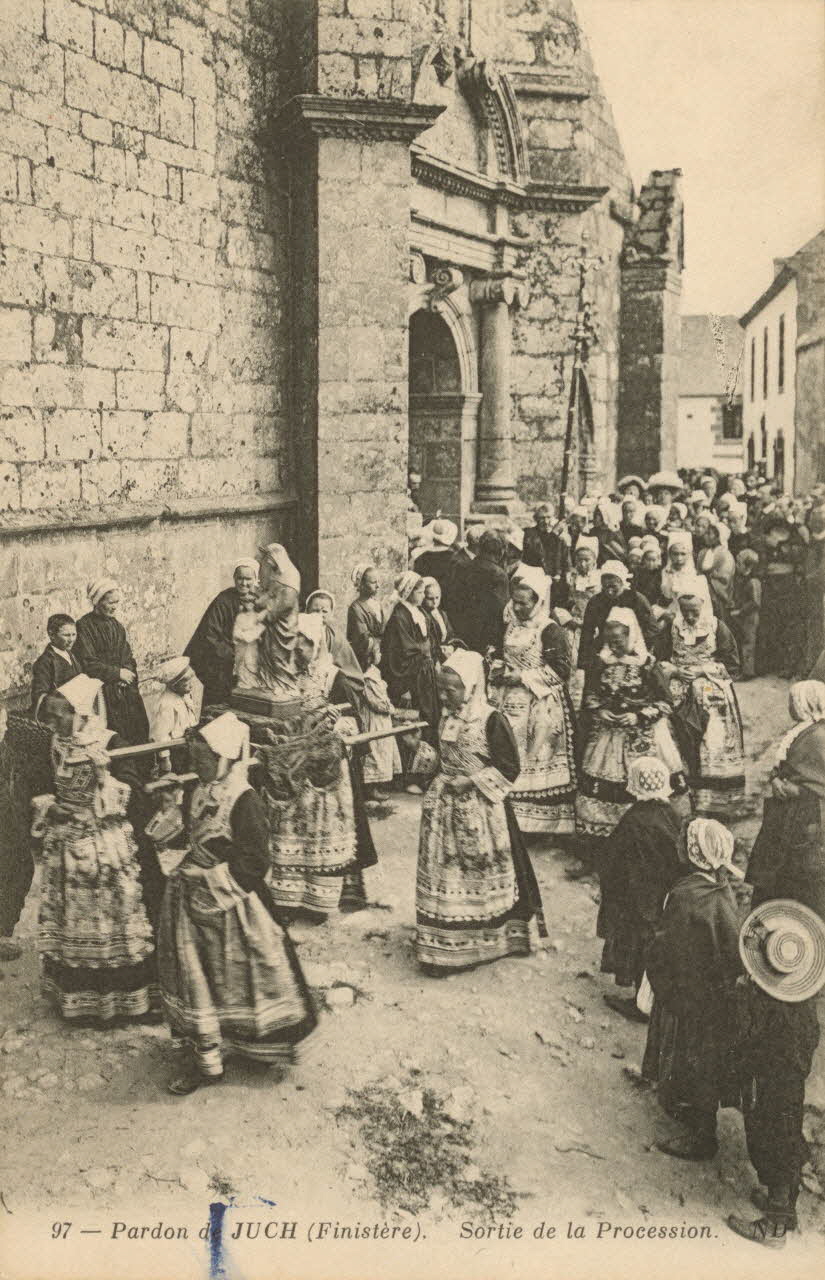 carte postale SORTIE DE LA PROCESSION Finistère 1903-1920 020171 Photo