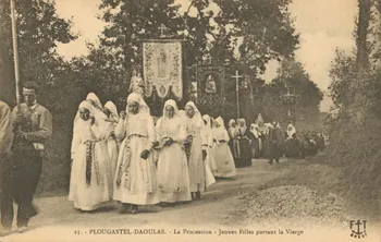 carte postale JEUNES FILLE PORTANT LA VIERGE Finistère 1903-1920 020290 Photo
