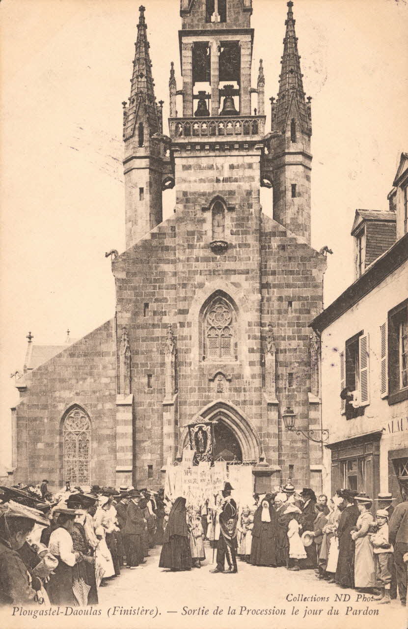 carte postale SORTIE DE LA PROCESSION Finistère 1906 020299 Photo