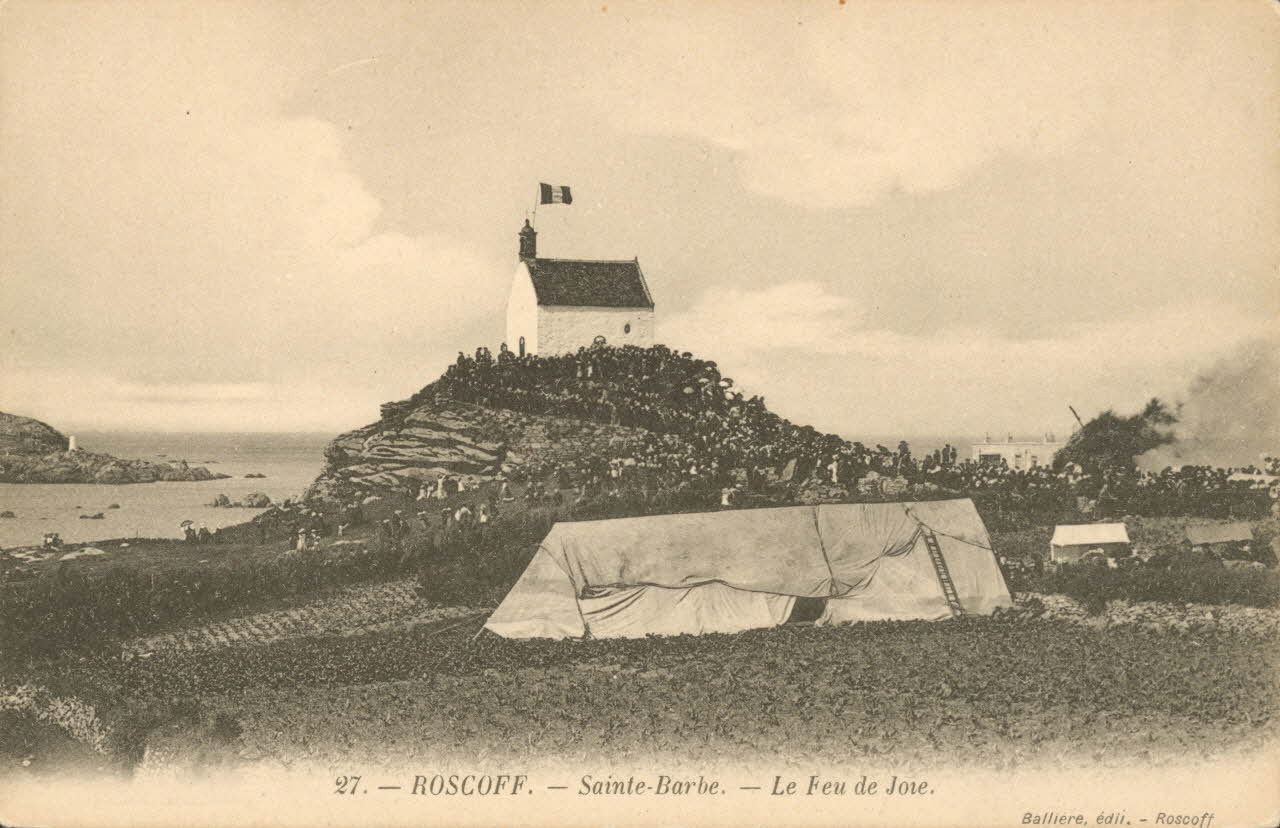 carte postale LE FEU DE JOIE Finistère 1903-1920 020312 Photo