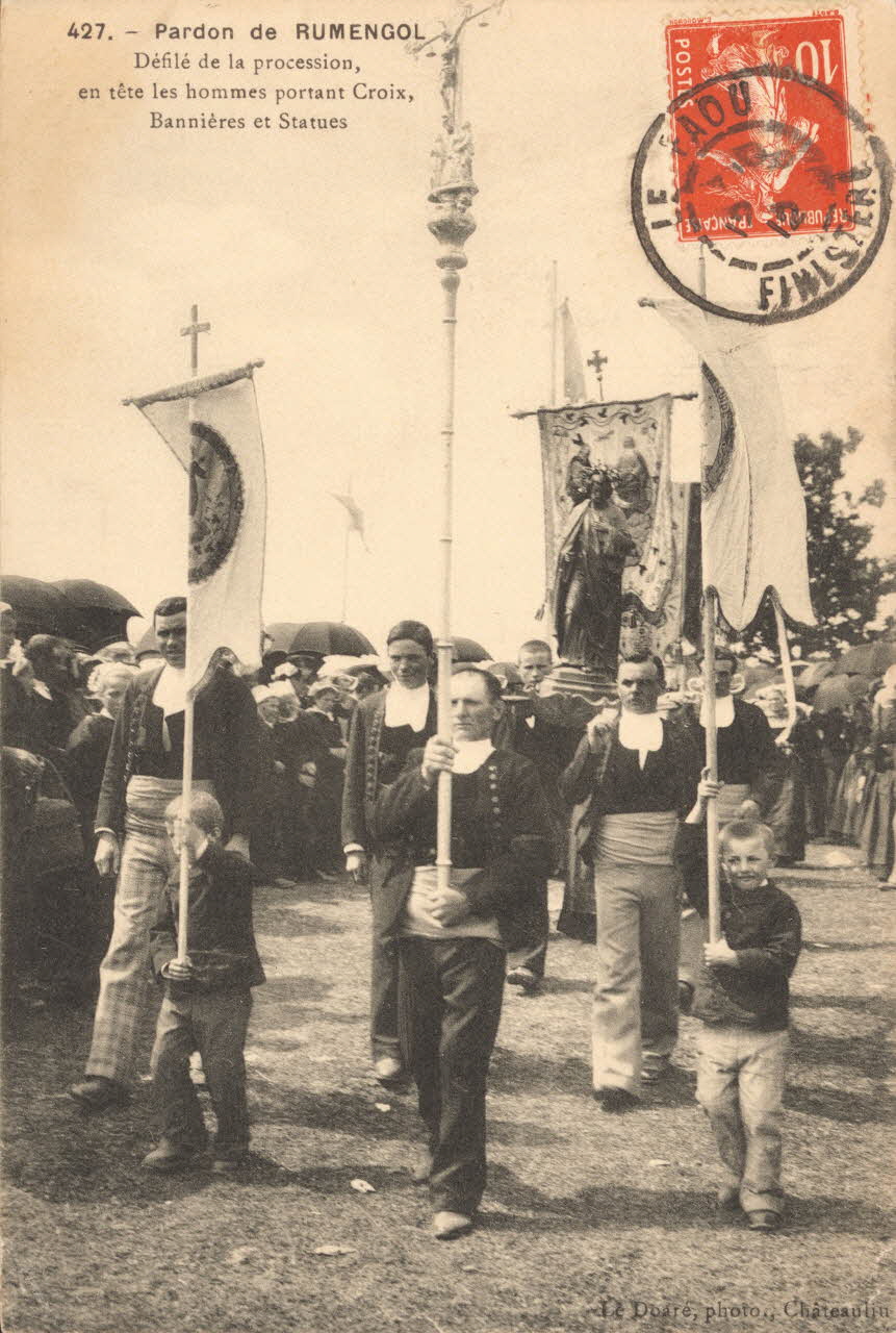 carte postale DEFILE DE LA PROCESSION Finistère 1912 020329 Photo