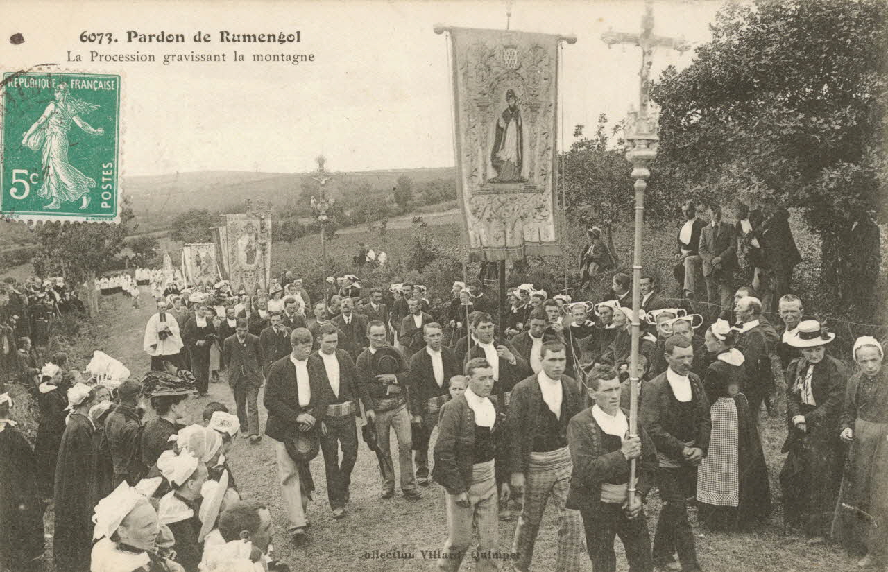 carte postale PROCESSION GRAVISSANT LA MONTAGNE Finistère 1909 020333 Photo